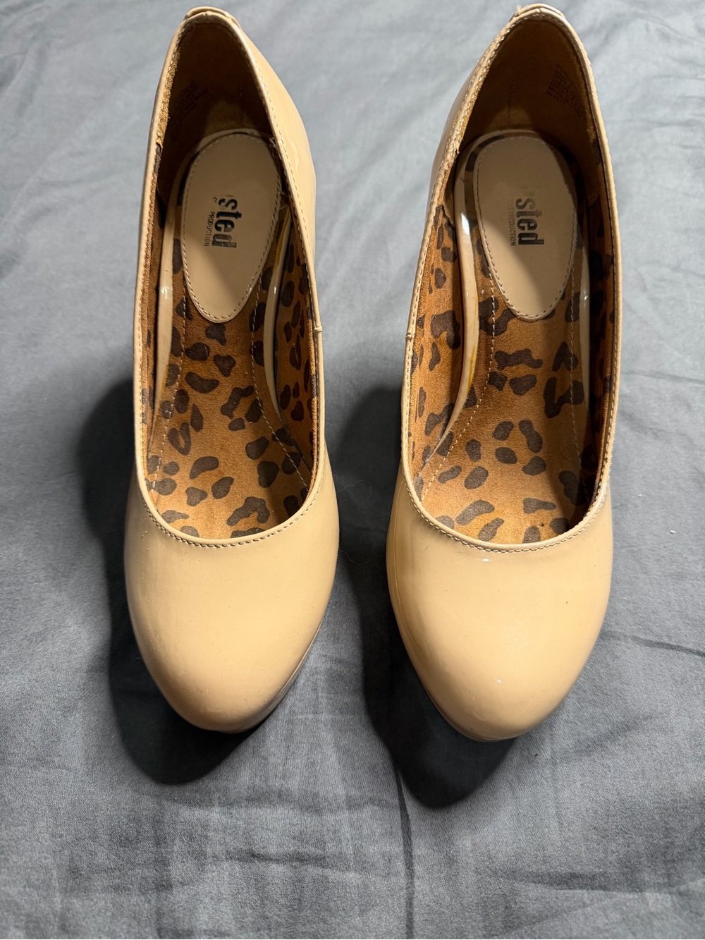 Unlisted Beige Round-Toe Pumps with Leopard-Print Insole